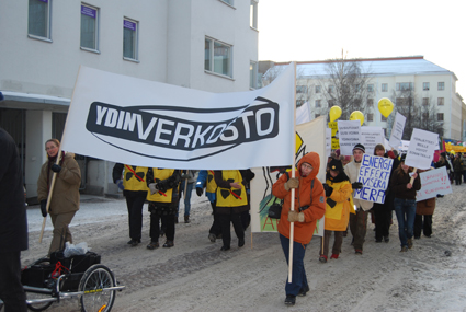 Ydinverkosto (Kärnnätverket) består av ett flertal grupper som arbetar mot uranbrytning och kärnkraft. Aktionsgruppen i Uleåborg är en del av nätverket.